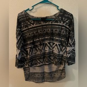 ⚡️Rue21 Y2K Tribal print 3/4 sleeve top